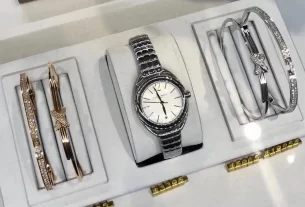 四叶草白贝母手串热销爆款：天然宝石饰品，佩戴转运吉祥，手串选购必看指南！