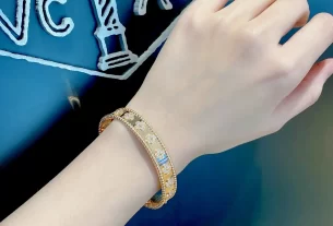 四叶草白贝母手串：天然宝石饰品，养生保健首选，购物必看攻略！
