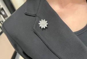 四叶草白贝母手串——天然养生饰品，提升气质必备，热门搜索推荐！