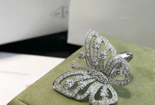 四叶草爱心项链：独特设计佩戴指南及选购攻略，助力打造浪漫个性饰品