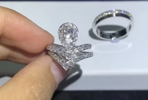 四叶草白贝母手串：天然宝石养生饰品，爆款热销中的神秘四叶草寓意手串推荐
