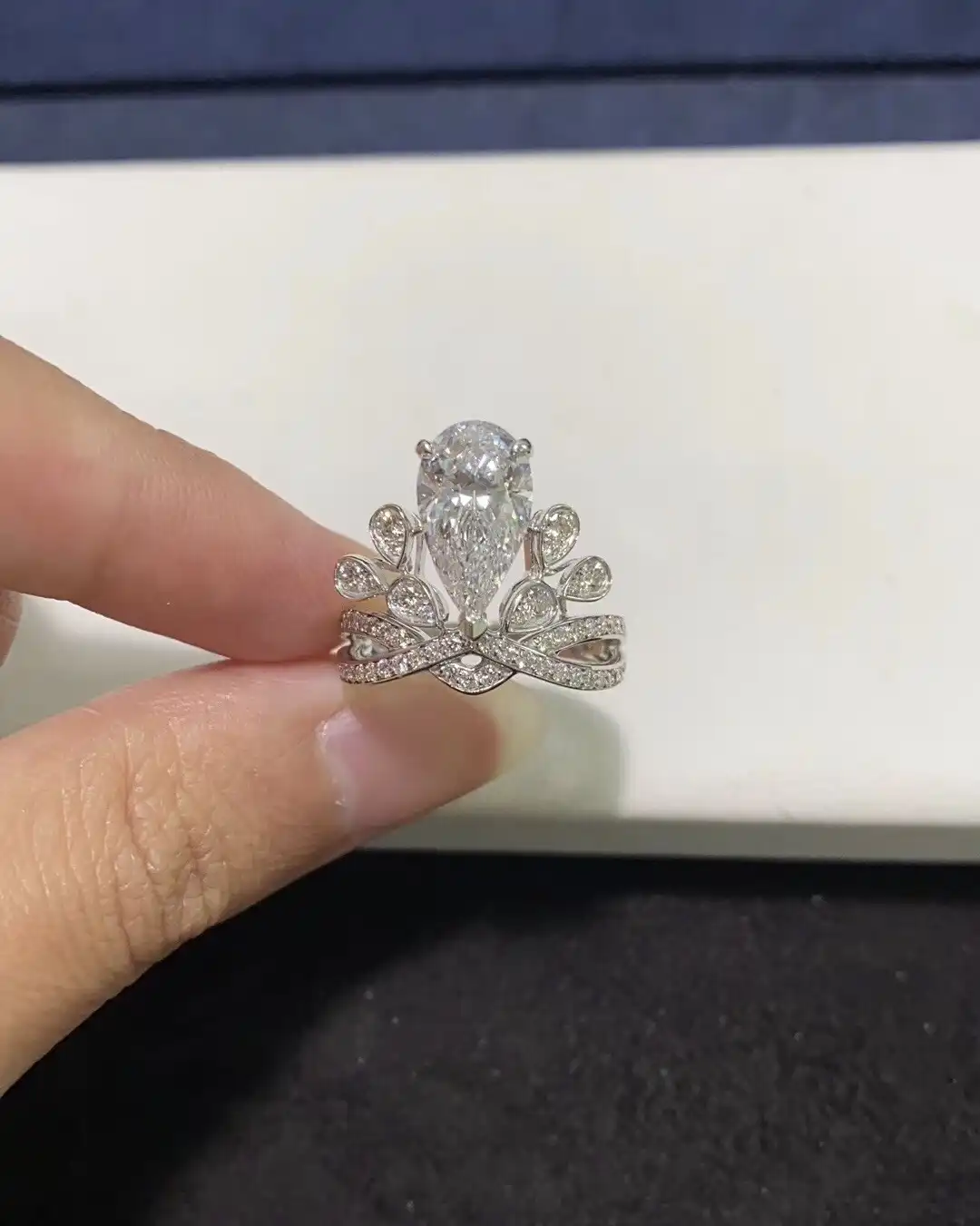 四叶草白贝母手串定制图片展示