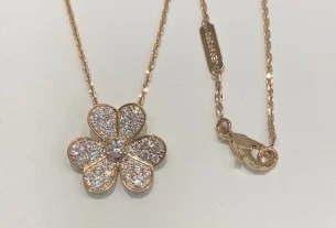 四叶草白贝母手串：天然宝石养生饰品，独特寓意佩戴指南