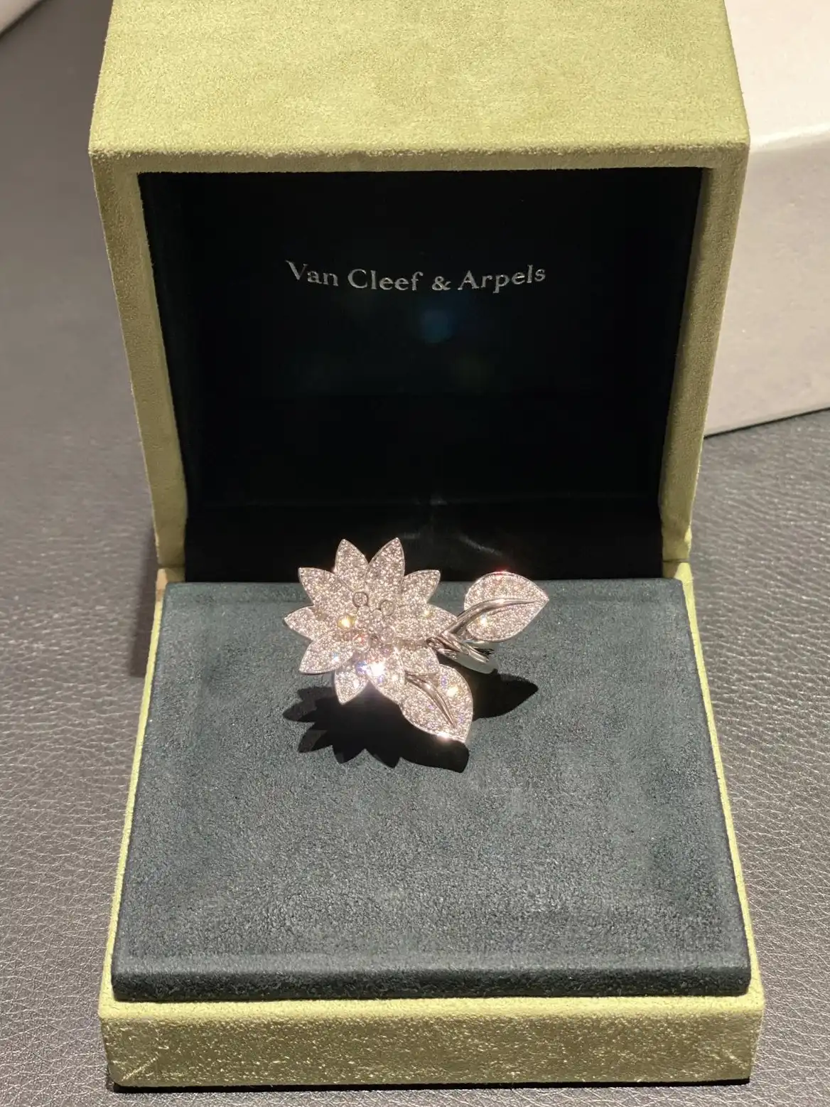 四叶草白贝母手串定制图片展示