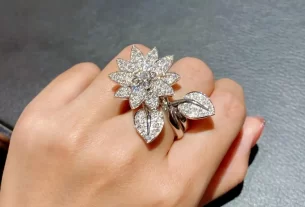 四叶草爱心项链：独特设计展现爱的幸运，热门饰品选购指南