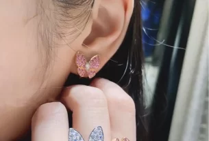 四叶草五花手链热销款：独特设计+时尚百搭，美搭必备！#手链推荐# #时尚饰品# #四叶草元素#
