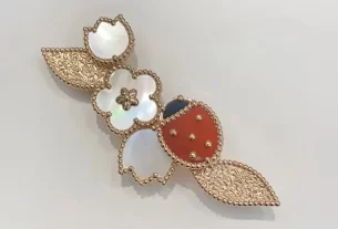 四叶草爱心项链：寓意吉祥的时尚饰品，为你传递真挚情感！