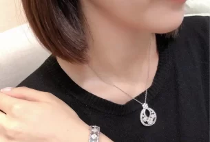 四叶草白贝母手串：天然宝石手链，寓意吉祥，时尚饰品推荐