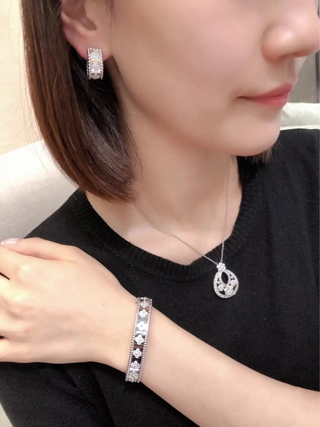四叶草白贝母手串定制图片展示