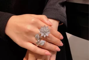四叶草白贝母手串——天然宝石养生饰品，绿色能量手链选购指南