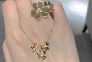 四叶草白贝母手串：天然宝石搭配，养生美饰，选购指南推荐
