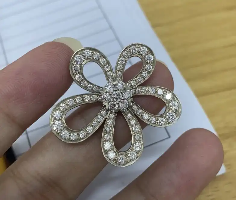 四叶草白贝母手串定制图片展示