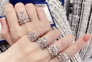 四叶草白贝母手串热销款：天然美玉搭配，养生饰品选购必看指南！
