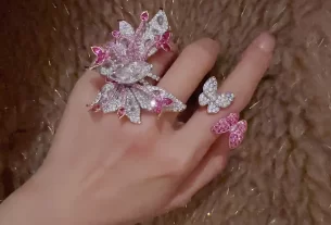 四叶草白贝母手串热销推荐：天然美饰，寓意吉祥，提升佩戴者魅力！- 手链选购指南