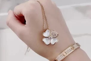 四叶草白贝母手串——天然养生饰品，四叶草寓意好运，白贝母助健康，手串热销推荐！