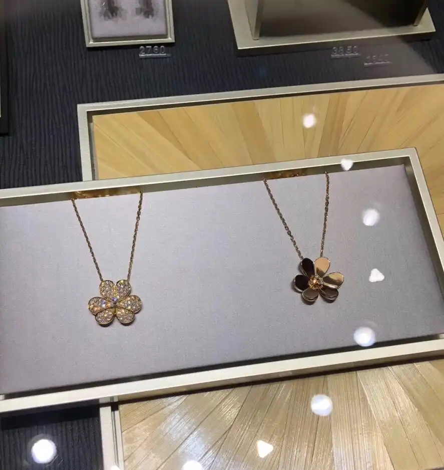 四叶草白贝母手串定制图片展示