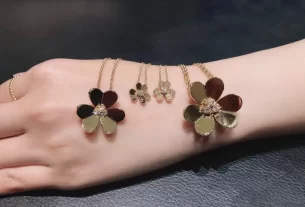 四叶草三花吊坠：独特设计潮流饰品，打造个性时尚项链！