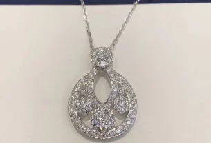 四叶草白贝母手串：天然美玉饰品，养生护身必备，家居时尚搭配指南