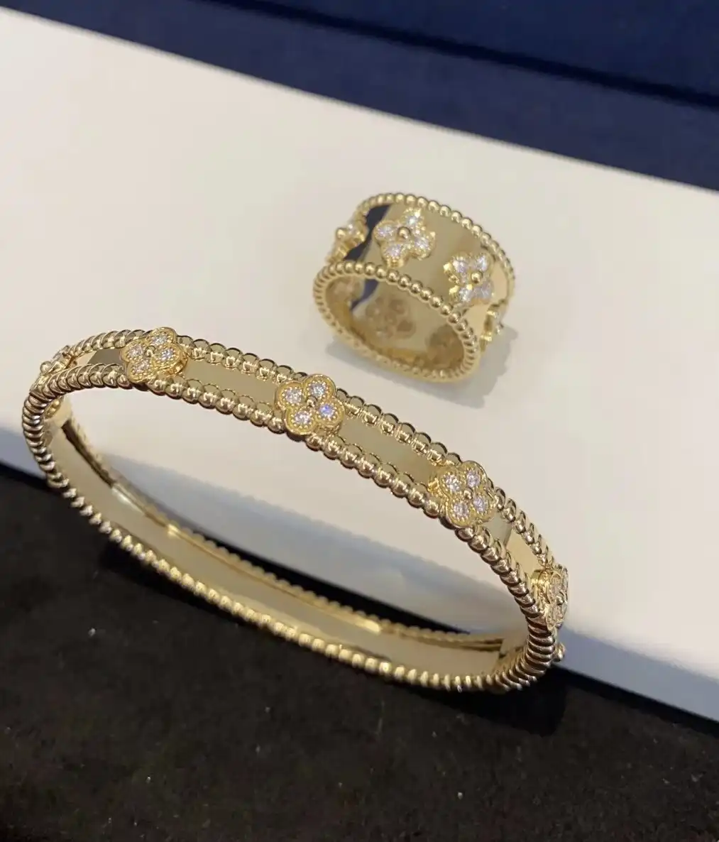 四叶草白贝母手串定制图片展示