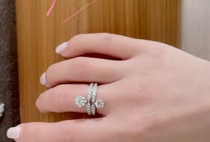 四叶草白贝母手串——天然宝石佩戴首选，养生美学之选，热门关键词推荐！