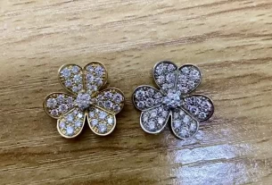 四叶草三花吊坠热销款：天然宝石饰品，寓意吉祥，搜素推荐爆款！