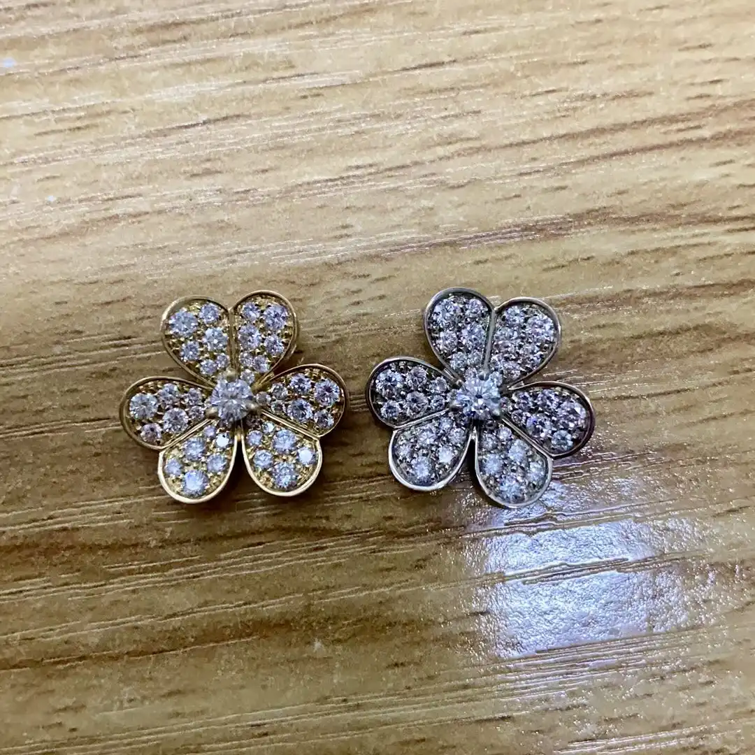 四叶草白贝母手串定制图片展示