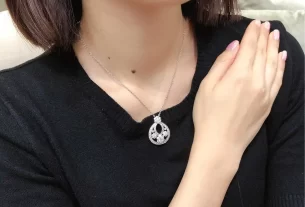 四叶草爱心项链：独特设计诠释浪漫情怀，热门饰品选购指南推荐