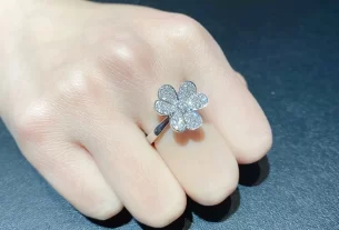 四叶草白贝母手串：天然宝石手链，养生美学新选择，热销爆款推荐！