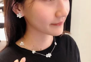 四叶草白贝母手串热销爆款：天然宝石手链，养生饰品必备，购物推荐！