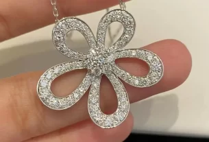 四叶草白贝母手串——天然养生美饰，爆款热销中的神秘四叶草手链推荐