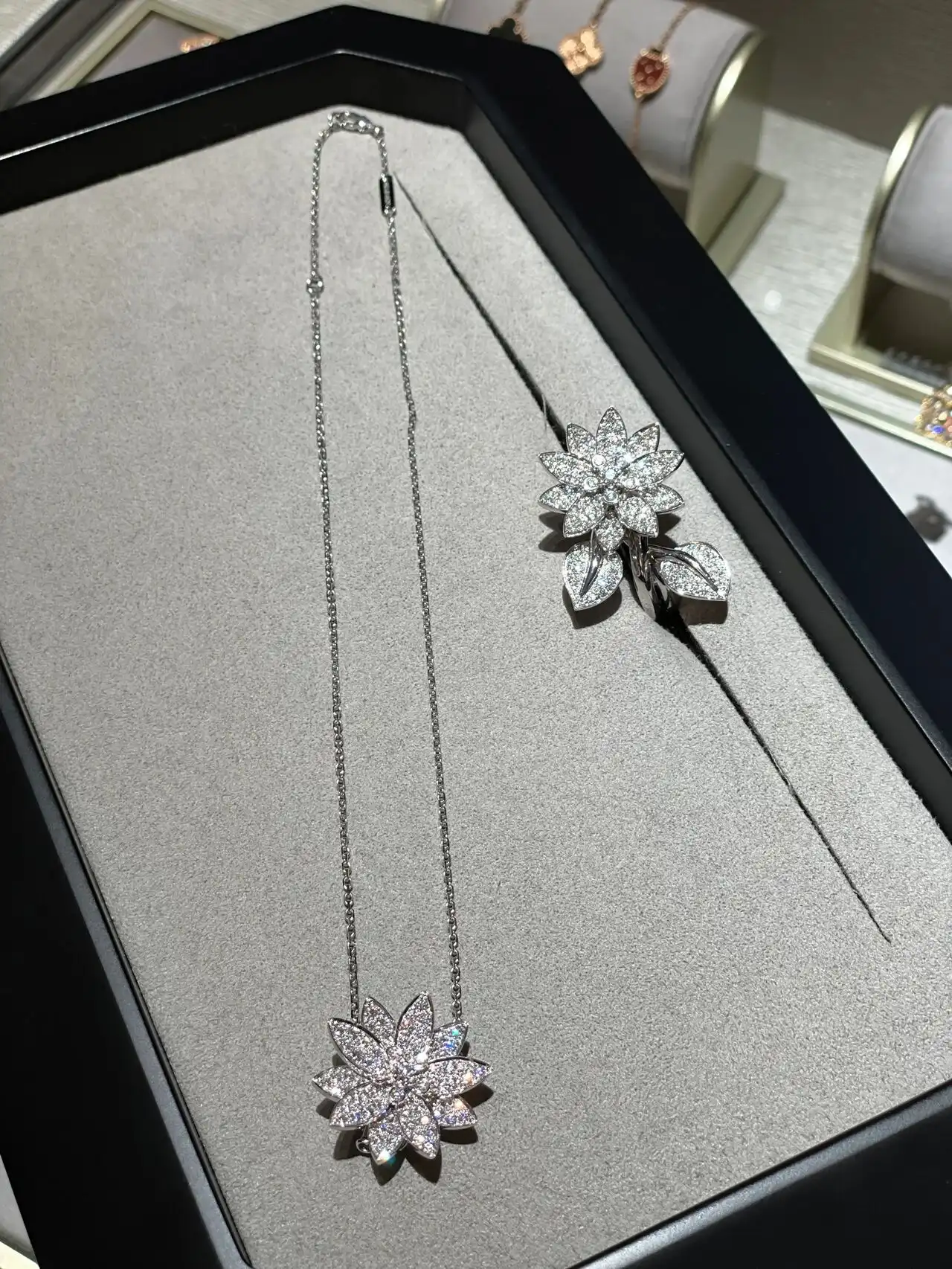 四叶草白贝母手串定制图片展示