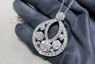 四叶草爱心项链：寓意吉祥的时尚饰品，提升佩戴者魅力的热门选择！