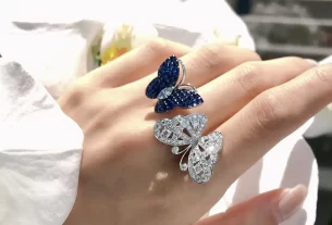 四叶草爱心项链：独特设计潮流饰品，浪漫心意赠礼首选！