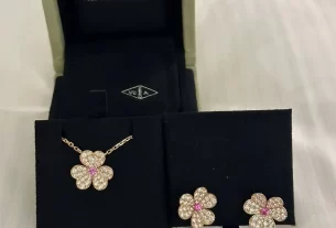 四叶草白贝母手串——天然宝石养生饰品，独特寓意助力转运！SEO优化标题