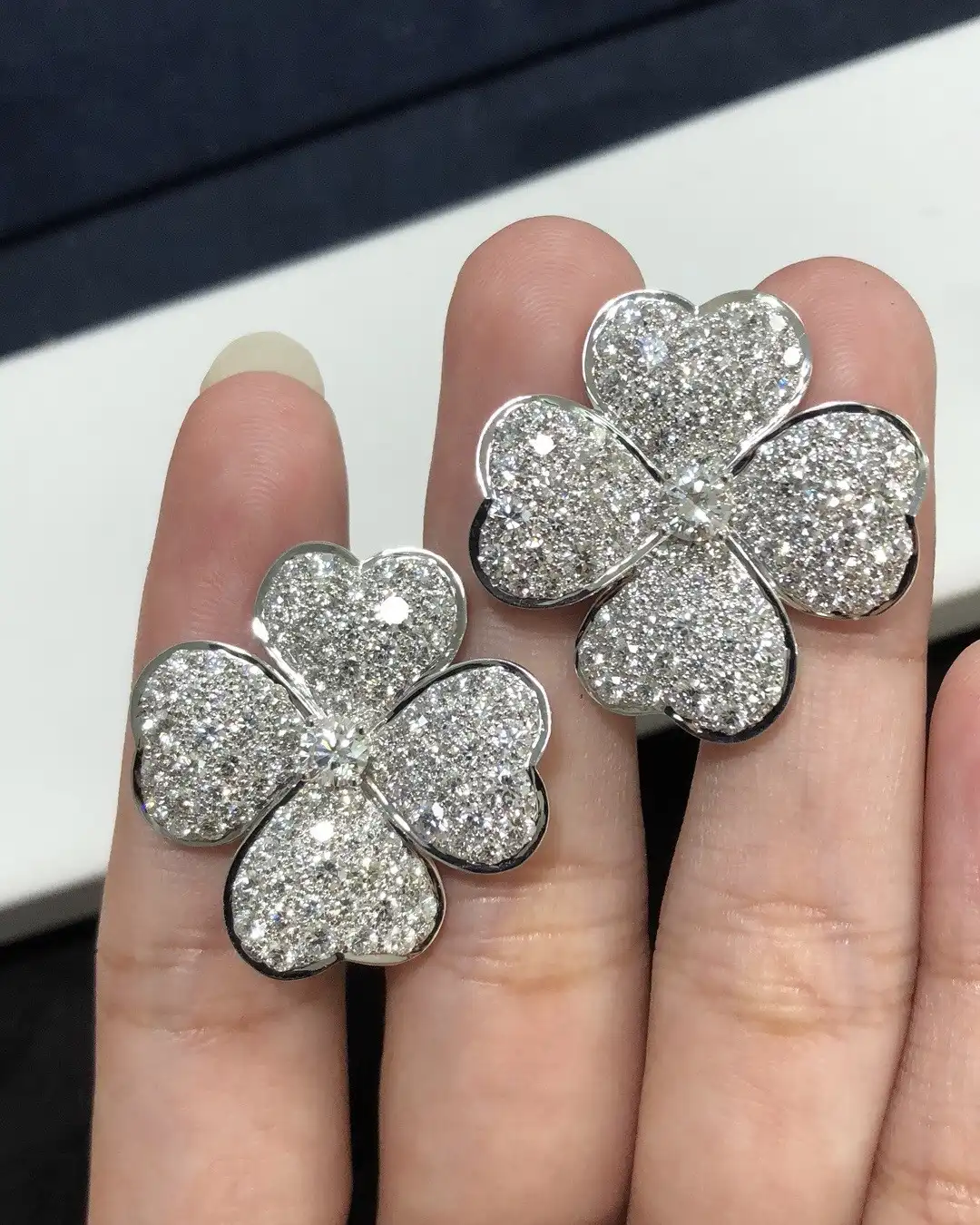 四叶草白贝母手串定制图片展示