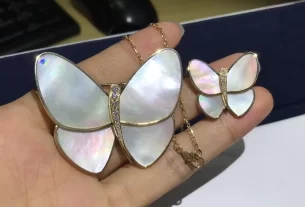 四叶草白贝母手串：天然宝石饰品，佩戴风水吉祥物，家居装饰首选