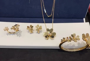 四叶草爱心项链：独特设计展现浪漫情怀，选购指南带你找到心仪之选