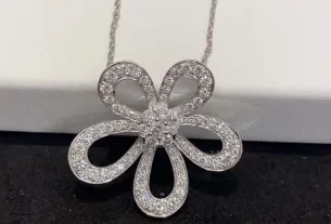 四叶草白贝母手串热销款：天然美玉佩戴，提升运势风水好物推荐！