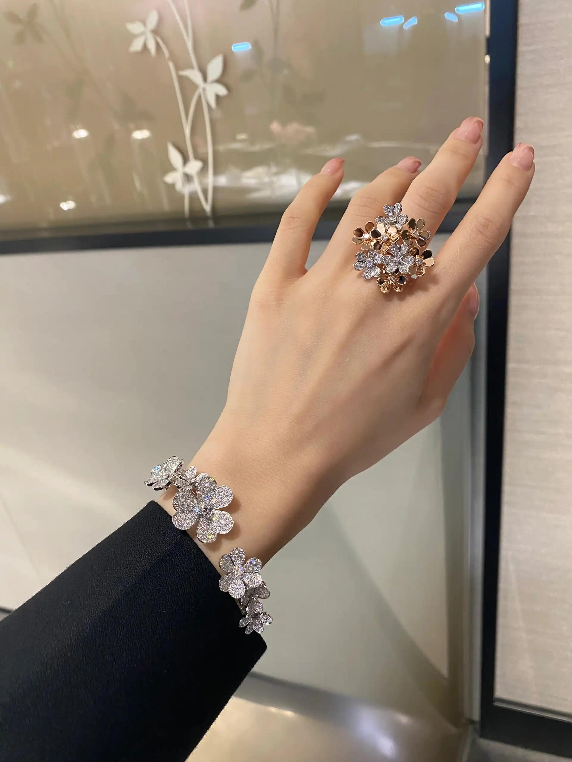 四叶草白贝母手串定制图片展示