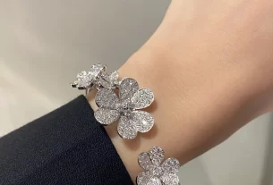 四叶草爱心项链：独特设计寓意，浪漫饰品选购指南及热门款式推荐