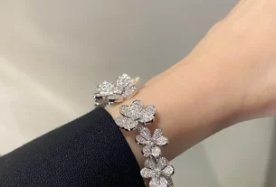 四叶草白贝母手串——天然宝石养生饰品，四叶草寓意好运，手串佩戴指南推荐
