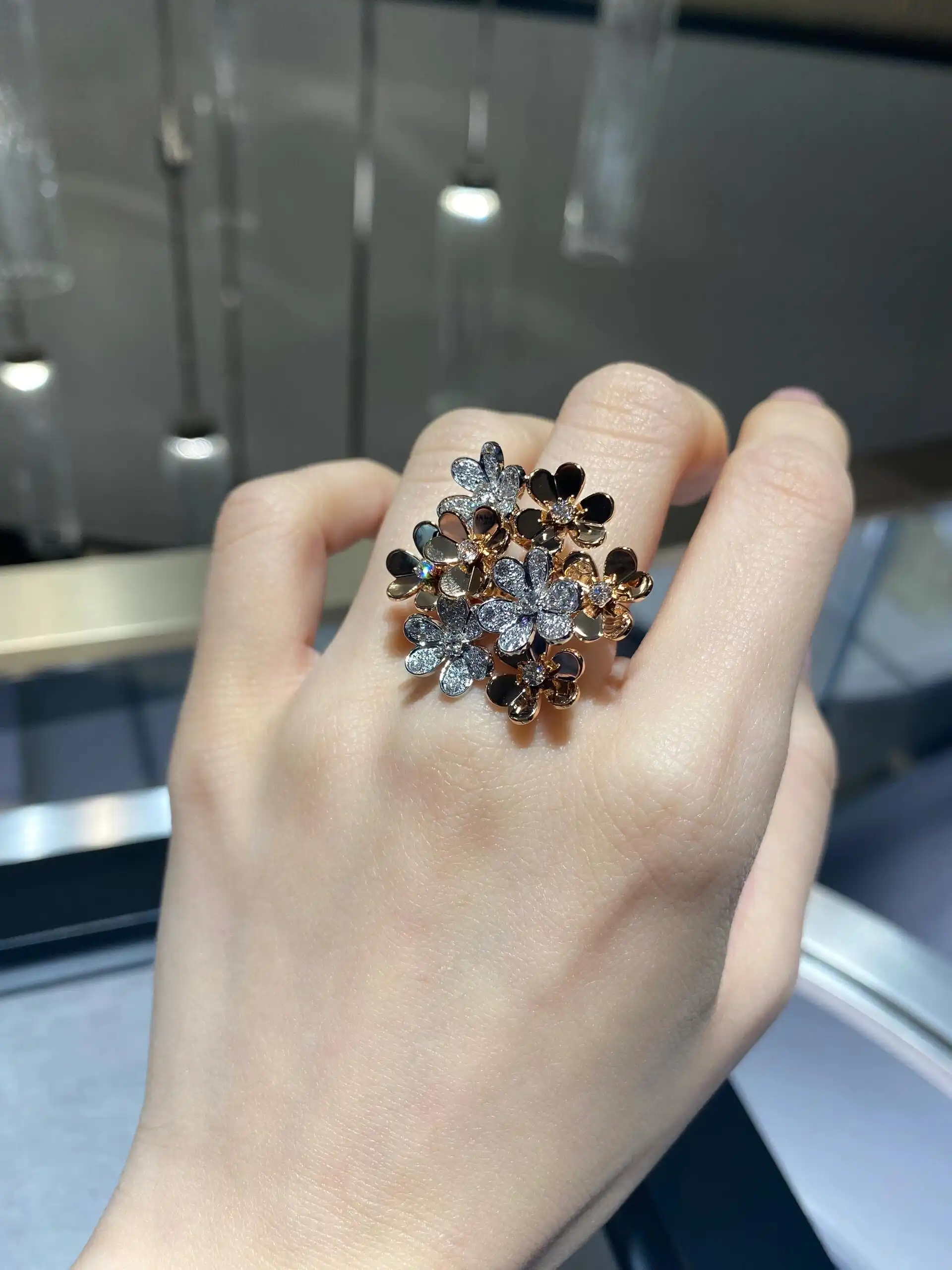 四叶草白贝母手串定制图片展示