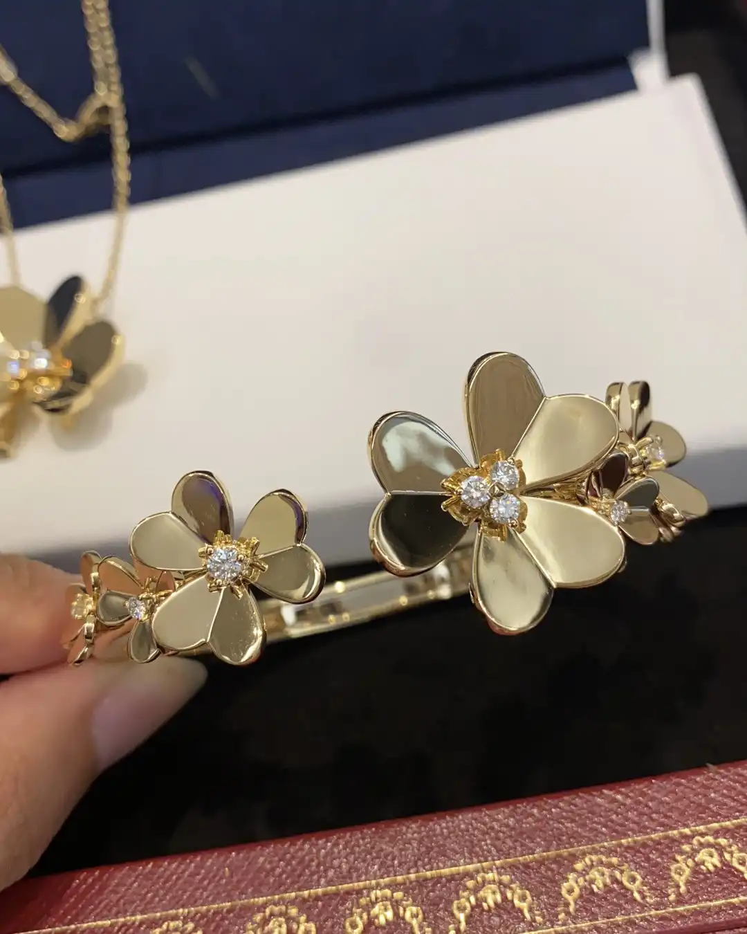 四叶草白贝母手串定制图片展示