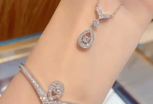 四叶草爱心项链：寓意美好的幸运饰品，时尚个性必备款！