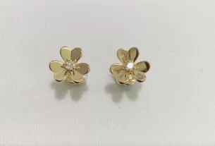 四叶草爱心项链：浪漫饰品新品，寓意美好爱情，时尚潮流必备！