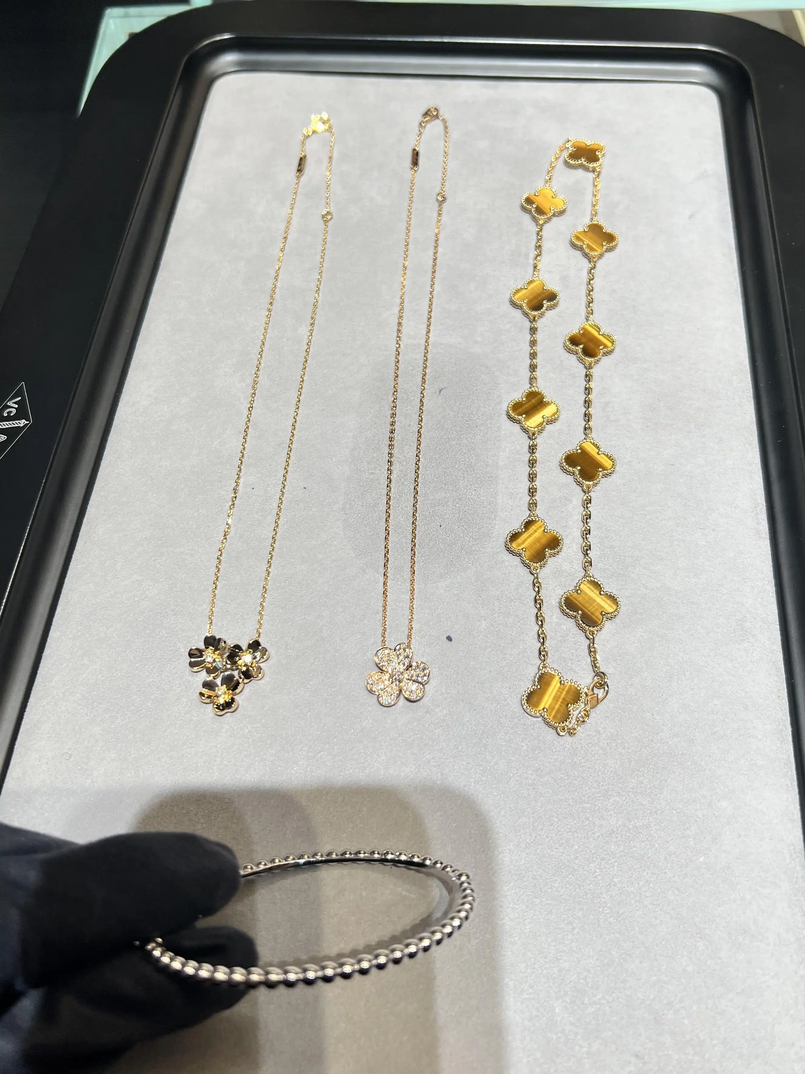 四叶草白贝母手串定制图片展示