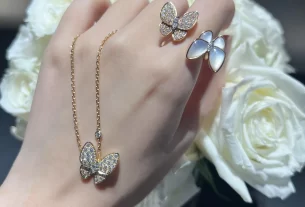 四叶草白贝母手串热销推荐：天然美饰，佩戴养生两相宜！- 精准SEO标题