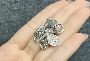 四叶草爱心项链：浪漫饰品推荐，寻找幸运与爱的象征！- 热门项链选购指南