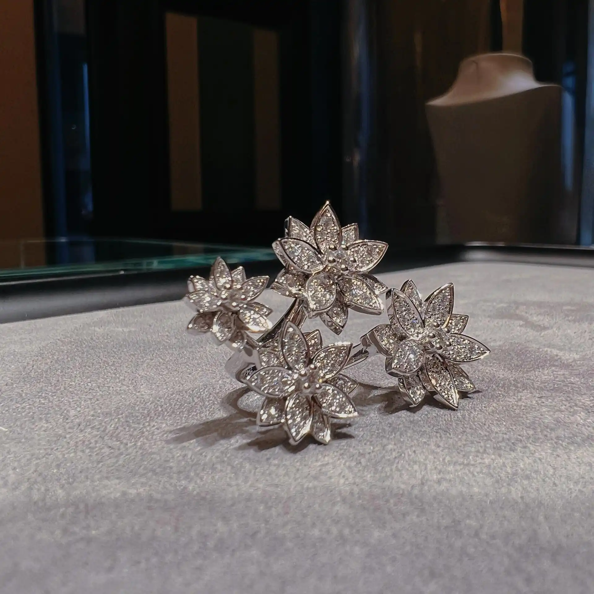 四叶草三花吊坠定制图片展示