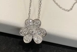 四叶草白贝母手串——天然宝石饰品，寓意吉祥，选购指南推荐